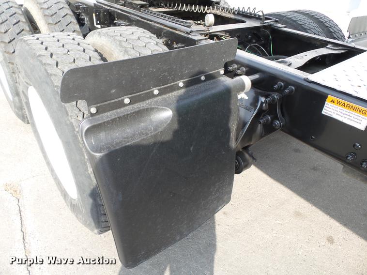 image for item K3430 2013 Freightliner Columbia CL120 glider kit semi truck