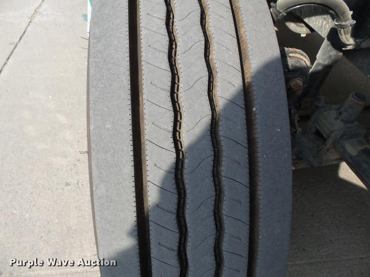 image for item K3430 2013 Freightliner Columbia CL120 glider kit semi truck