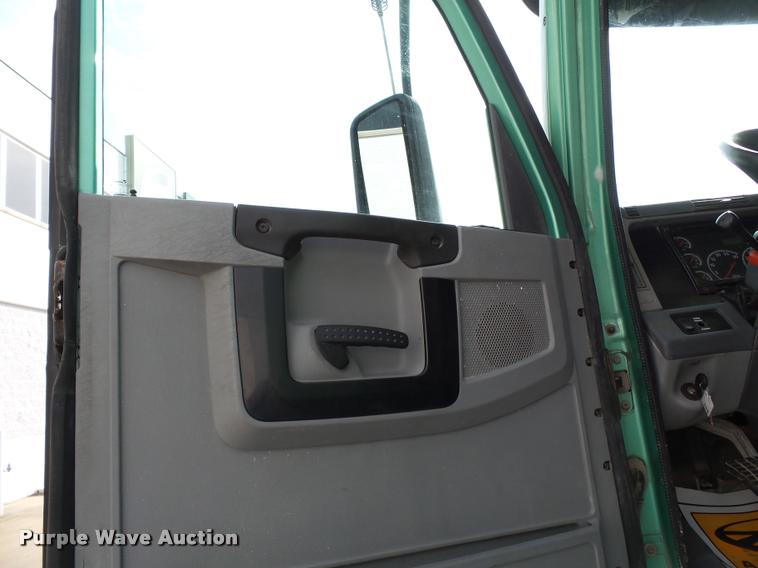 image for item K3430 2013 Freightliner Columbia CL120 glider kit semi truck