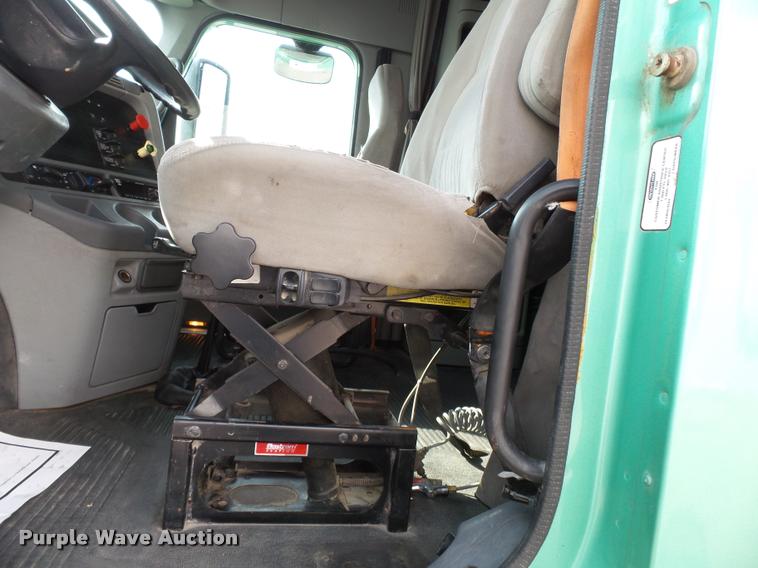 image for item K3430 2013 Freightliner Columbia CL120 glider kit semi truck