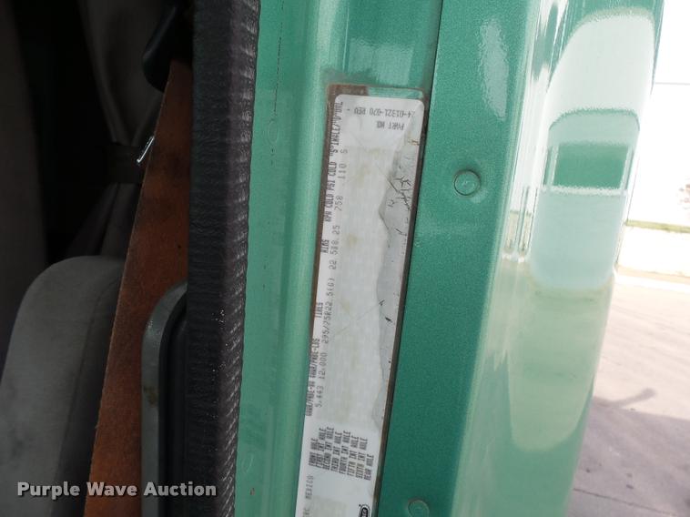 image for item K3430 2013 Freightliner Columbia CL120 glider kit semi truck