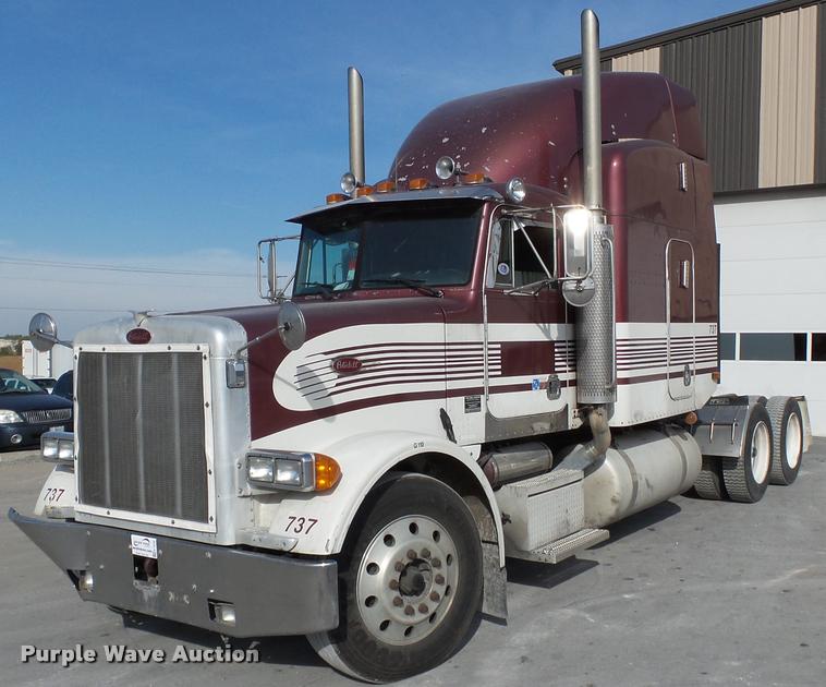 image for item K3436 2004 Peterbilt 378 semi truck