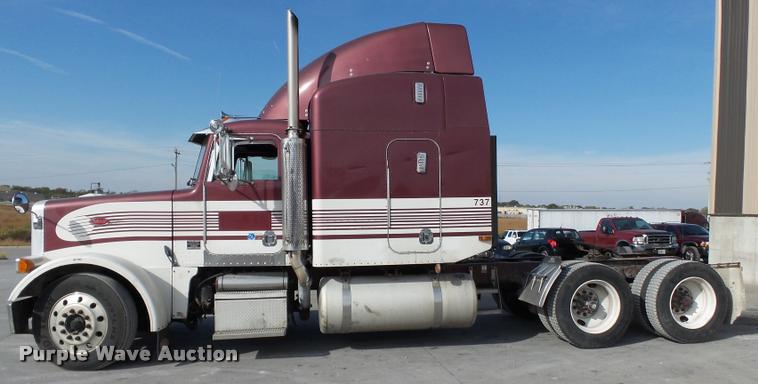 image for item K3436 2004 Peterbilt 378 semi truck