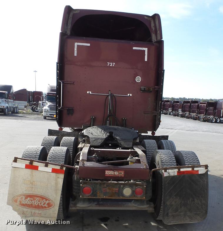 image for item K3436 2004 Peterbilt 378 semi truck