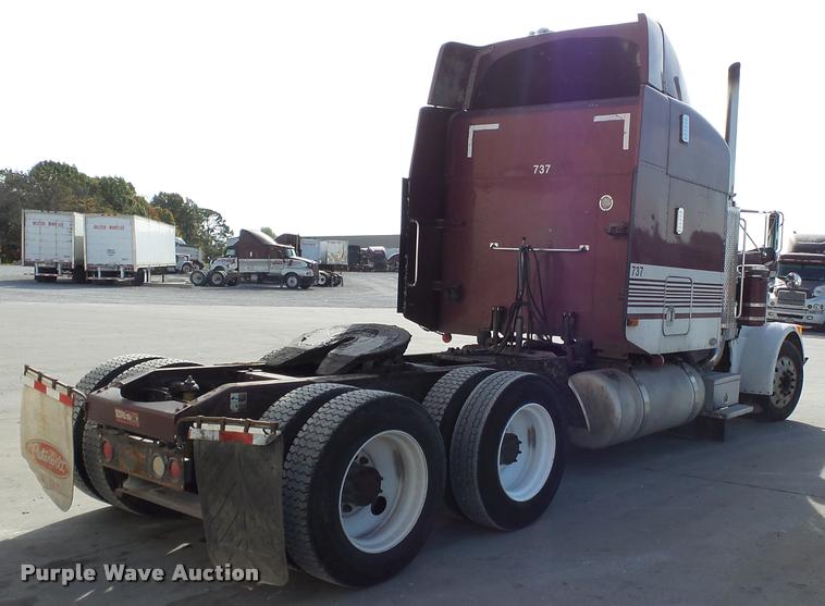 image for item K3436 2004 Peterbilt 378 semi truck