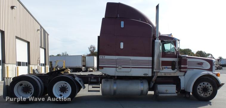 image for item K3436 2004 Peterbilt 378 semi truck
