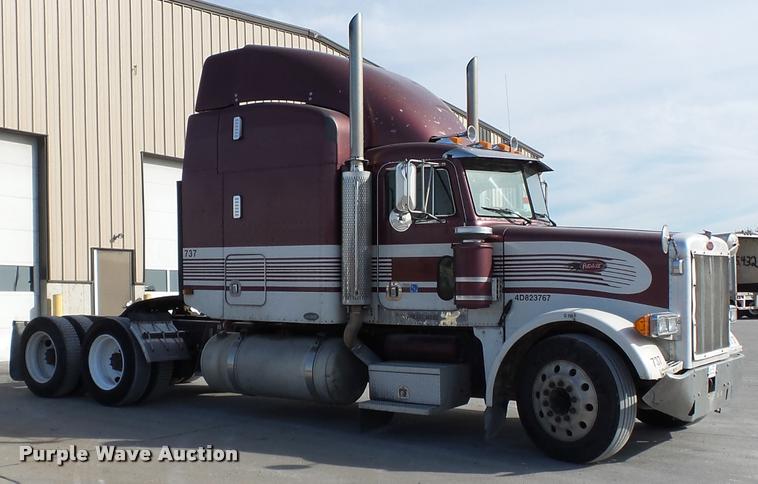 image for item K3436 2004 Peterbilt 378 semi truck