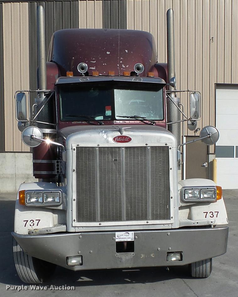 image for item K3436 2004 Peterbilt 378 semi truck