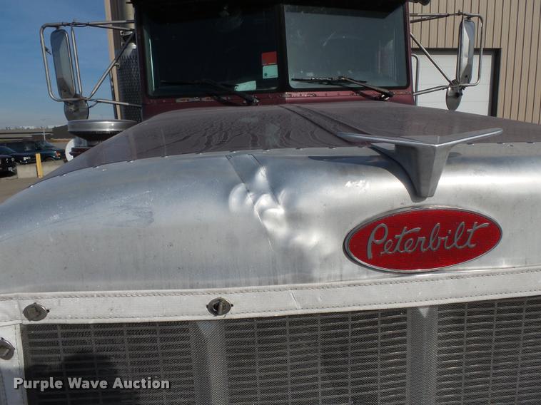 image for item K3436 2004 Peterbilt 378 semi truck