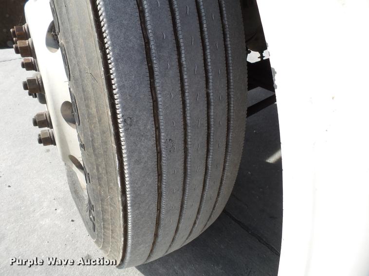 image for item K3436 2004 Peterbilt 378 semi truck