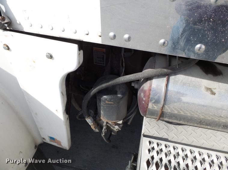 image for item K3436 2004 Peterbilt 378 semi truck