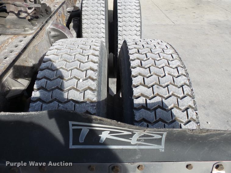 image for item K3436 2004 Peterbilt 378 semi truck