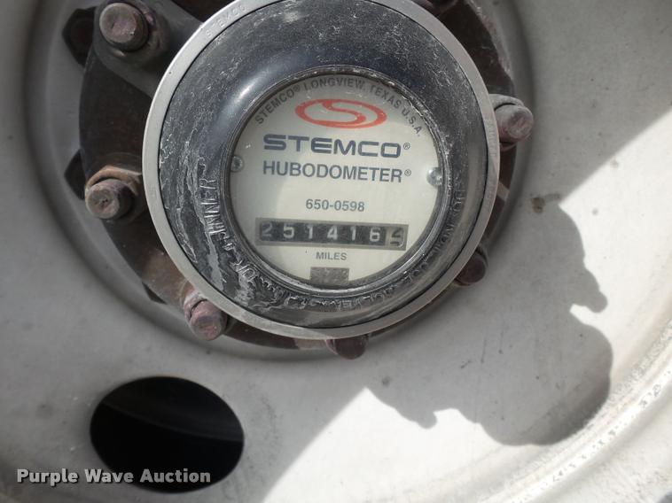 image for item K3436 2004 Peterbilt 378 semi truck