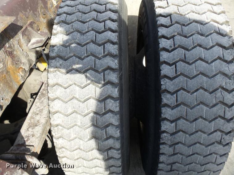 image for item K3436 2004 Peterbilt 378 semi truck