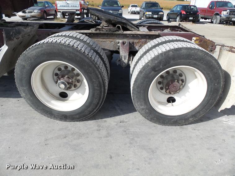 image for item K3436 2004 Peterbilt 378 semi truck