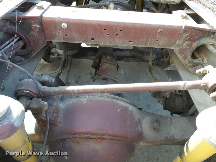 image for item K3436 2004 Peterbilt 378 semi truck