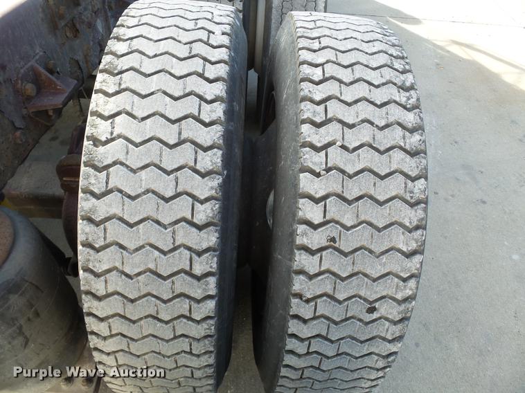 image for item K3436 2004 Peterbilt 378 semi truck