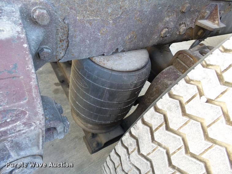 image for item K3436 2004 Peterbilt 378 semi truck