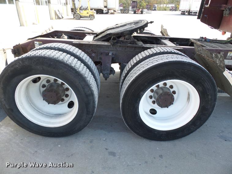 image for item K3436 2004 Peterbilt 378 semi truck
