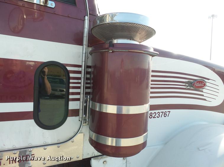 image for item K3436 2004 Peterbilt 378 semi truck