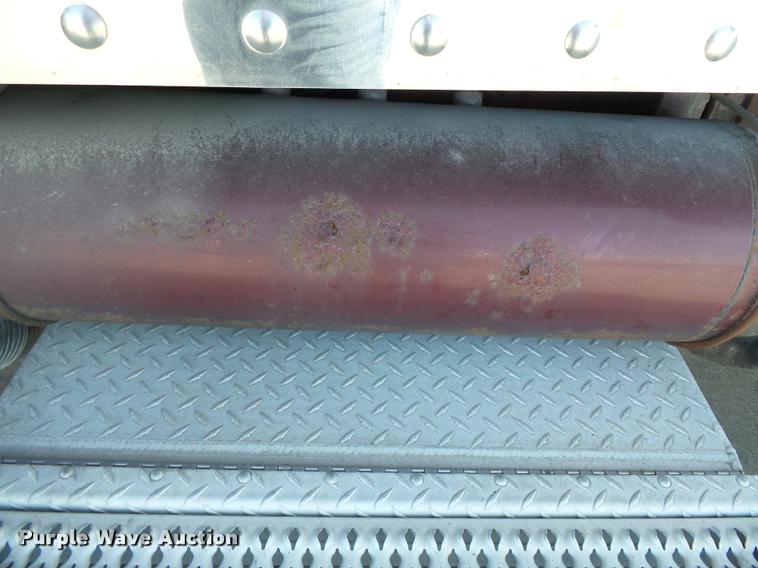 image for item K3436 2004 Peterbilt 378 semi truck