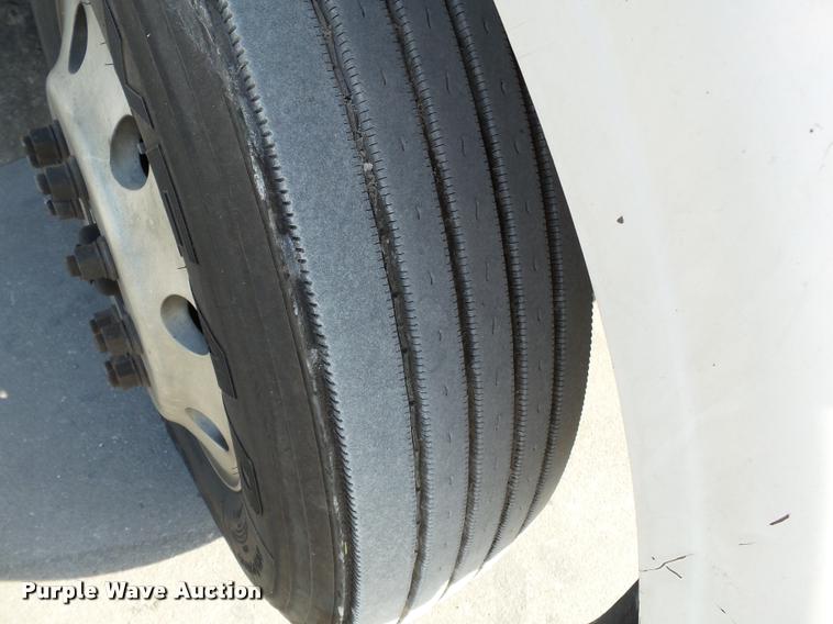 image for item K3436 2004 Peterbilt 378 semi truck