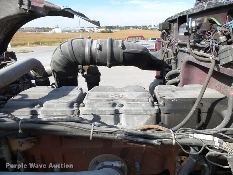 image for item K3436 2004 Peterbilt 378 semi truck