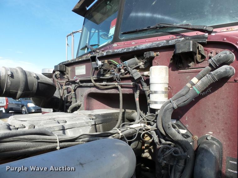 image for item K3436 2004 Peterbilt 378 semi truck