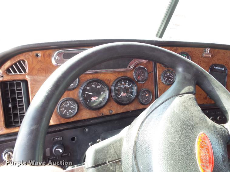 image for item K3436 2004 Peterbilt 378 semi truck