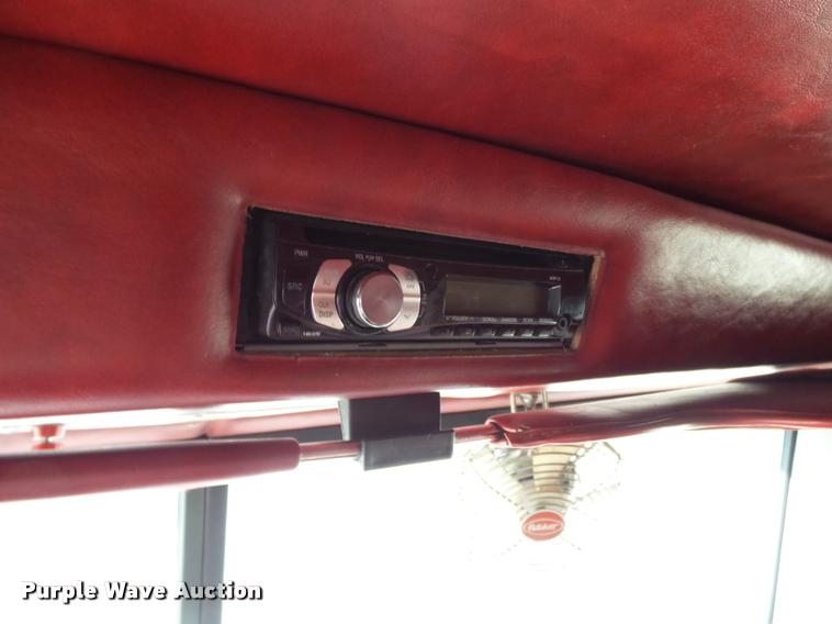 image for item K3436 2004 Peterbilt 378 semi truck