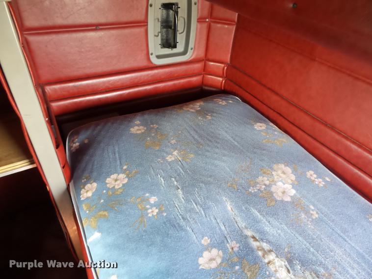 image for item K3436 2004 Peterbilt 378 semi truck