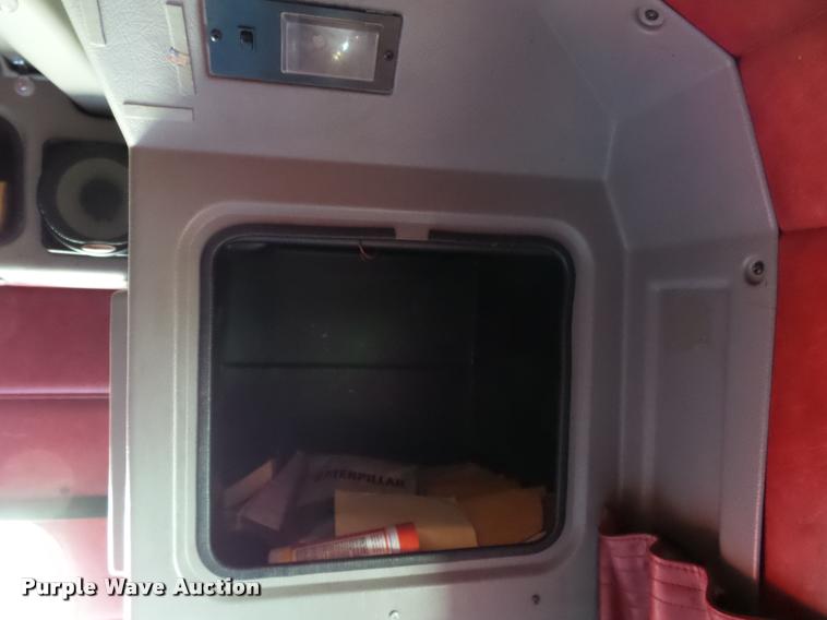 image for item K3436 2004 Peterbilt 378 semi truck