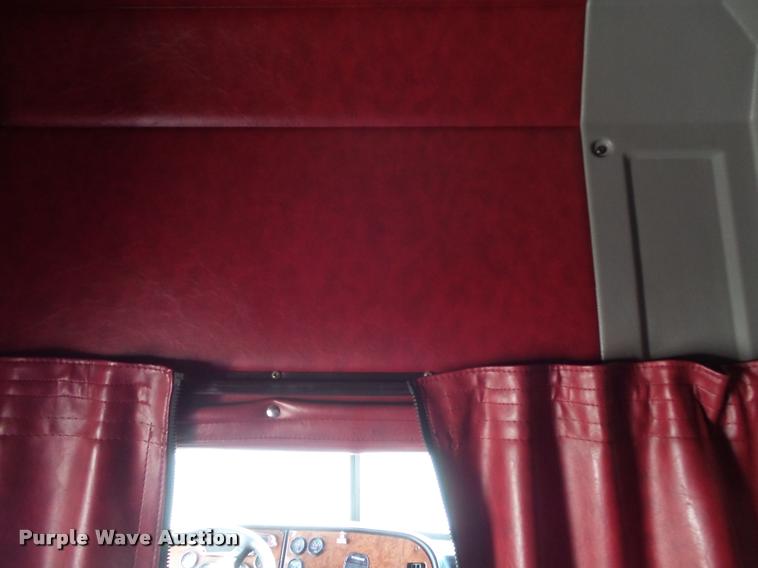 image for item K3436 2004 Peterbilt 378 semi truck