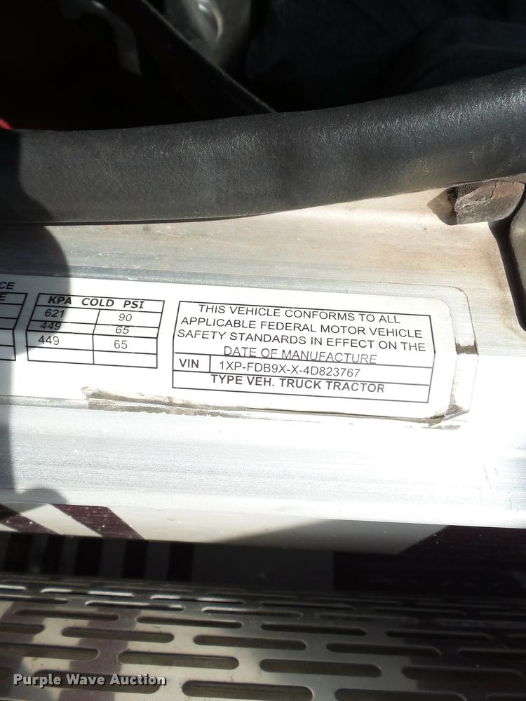 image for item K3436 2004 Peterbilt 378 semi truck