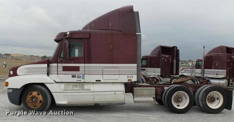 image for item K3437 2000 Freightliner Century Class 120 semi truck