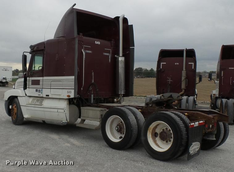 image for item K3437 2000 Freightliner Century Class 120 semi truck