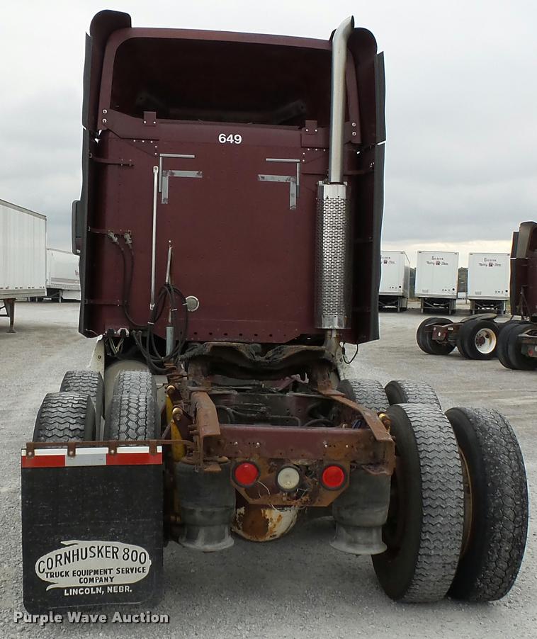 image for item K3437 2000 Freightliner Century Class 120 semi truck