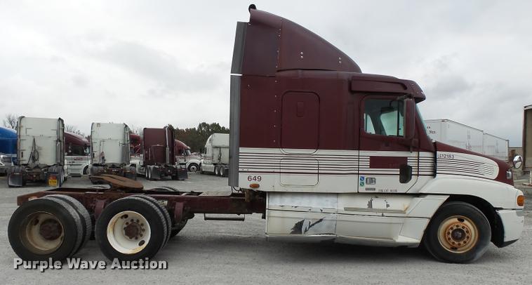 image for item K3437 2000 Freightliner Century Class 120 semi truck