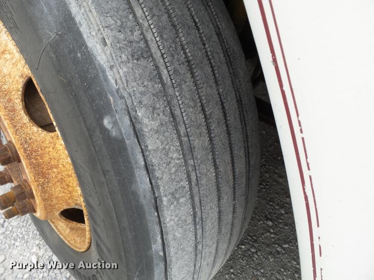 image for item K3437 2000 Freightliner Century Class 120 semi truck