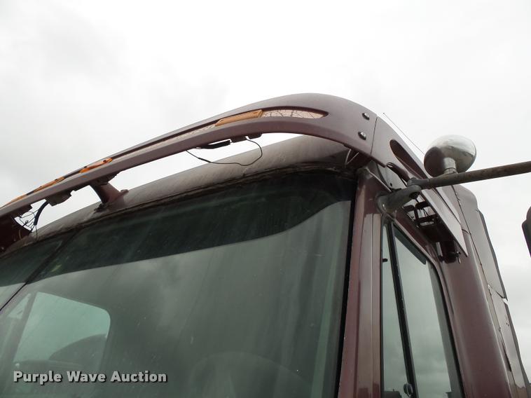 image for item K3437 2000 Freightliner Century Class 120 semi truck