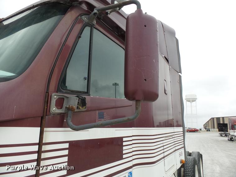 image for item K3437 2000 Freightliner Century Class 120 semi truck