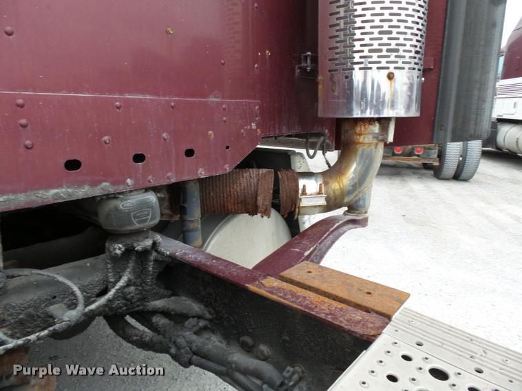 image for item K3437 2000 Freightliner Century Class 120 semi truck