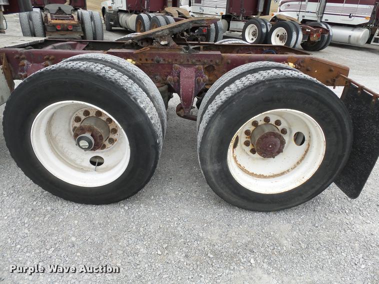 image for item K3437 2000 Freightliner Century Class 120 semi truck