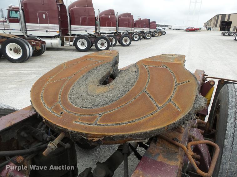 image for item K3437 2000 Freightliner Century Class 120 semi truck