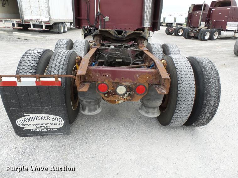 image for item K3437 2000 Freightliner Century Class 120 semi truck