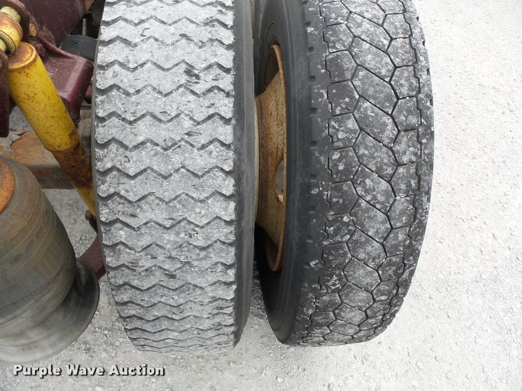 image for item K3437 2000 Freightliner Century Class 120 semi truck