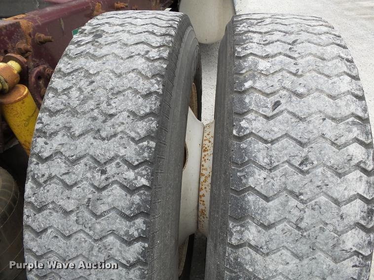 image for item K3437 2000 Freightliner Century Class 120 semi truck