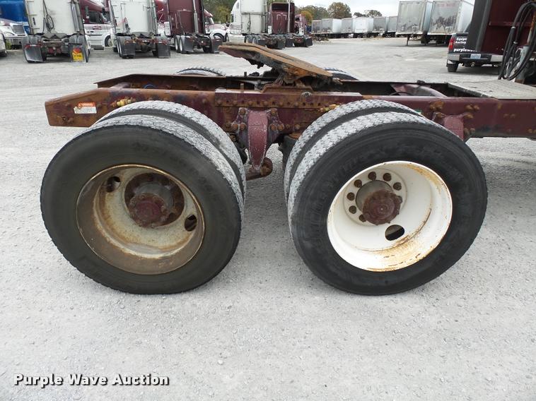 image for item K3437 2000 Freightliner Century Class 120 semi truck