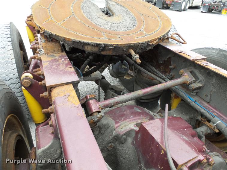 image for item K3437 2000 Freightliner Century Class 120 semi truck