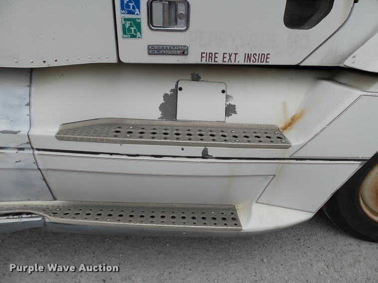 image for item K3437 2000 Freightliner Century Class 120 semi truck